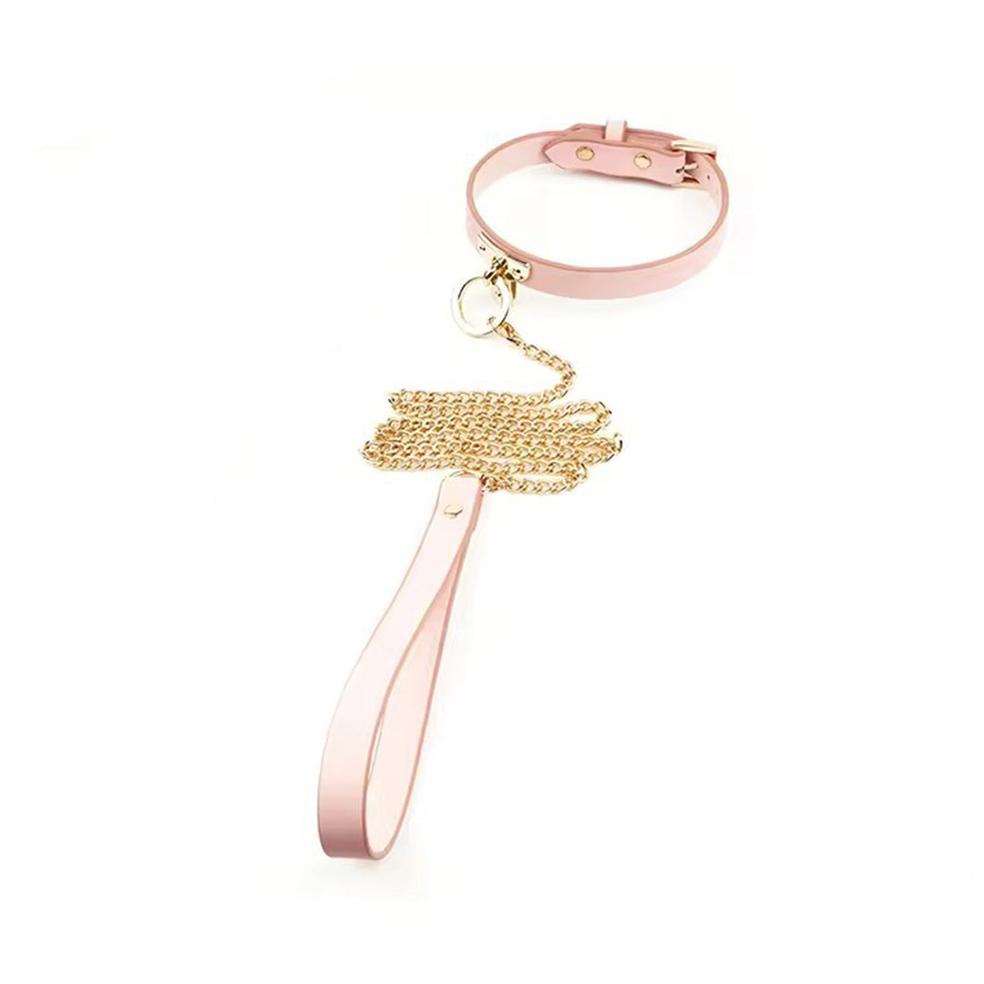 Lesa LovePlay™ GoodGirl din piele naturala, roz, premium, cu lant auriu, BSDM, pentru jocuri de cupluri, zgarda 42 x 1.8 cm, lesa 74.7 cm, 138 g - LovePlay